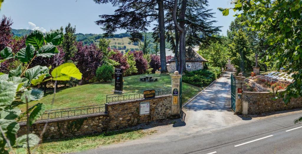 Chateau De La Falque, The Originals Relais Saint-Geniez-d'Olt Luaran gambar